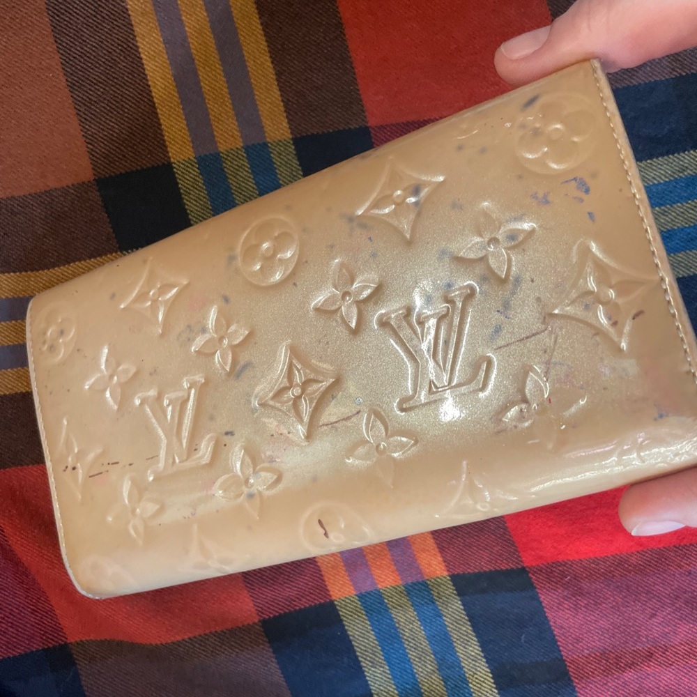 Louis Vuitton Patent Vernis Sarah Long Wallet with Monogram- *has marks - Picture 7 of 13